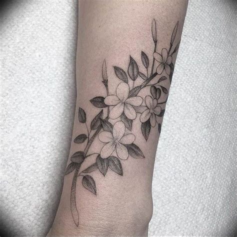 tattoo jazmin flor|100 Amazing Jasmine Tattoo Designs with Meanings。